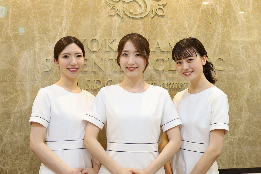 受付スタッフ集合写真